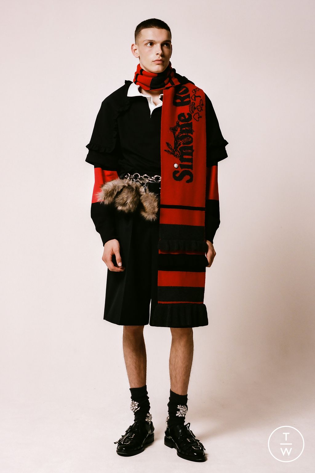 Fashion Week London Fall/Winter 2025 look 24 from the Simone Rocha collection menswear