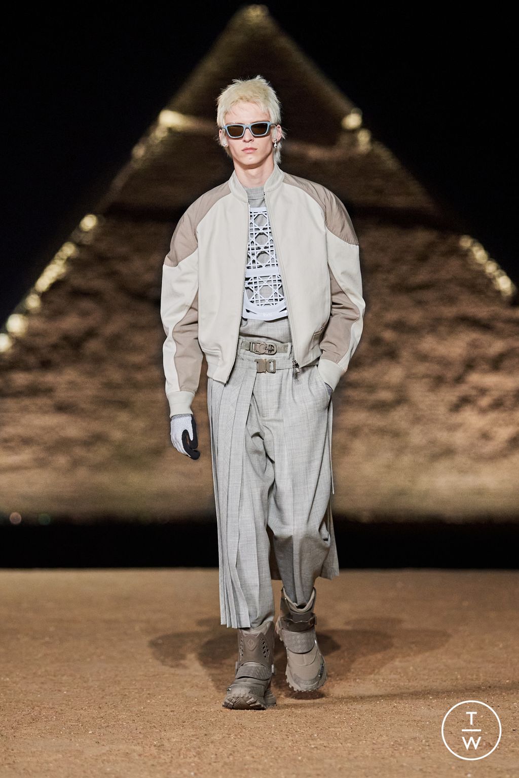 Fashion Week Paris Pre-Fall 2023 look 24 from the Dior Men collection 男装