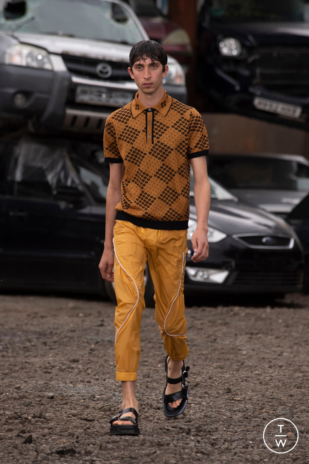 Fashion Week London Spring/Summer 2022 look 24 from the Jordanluca collection 男装