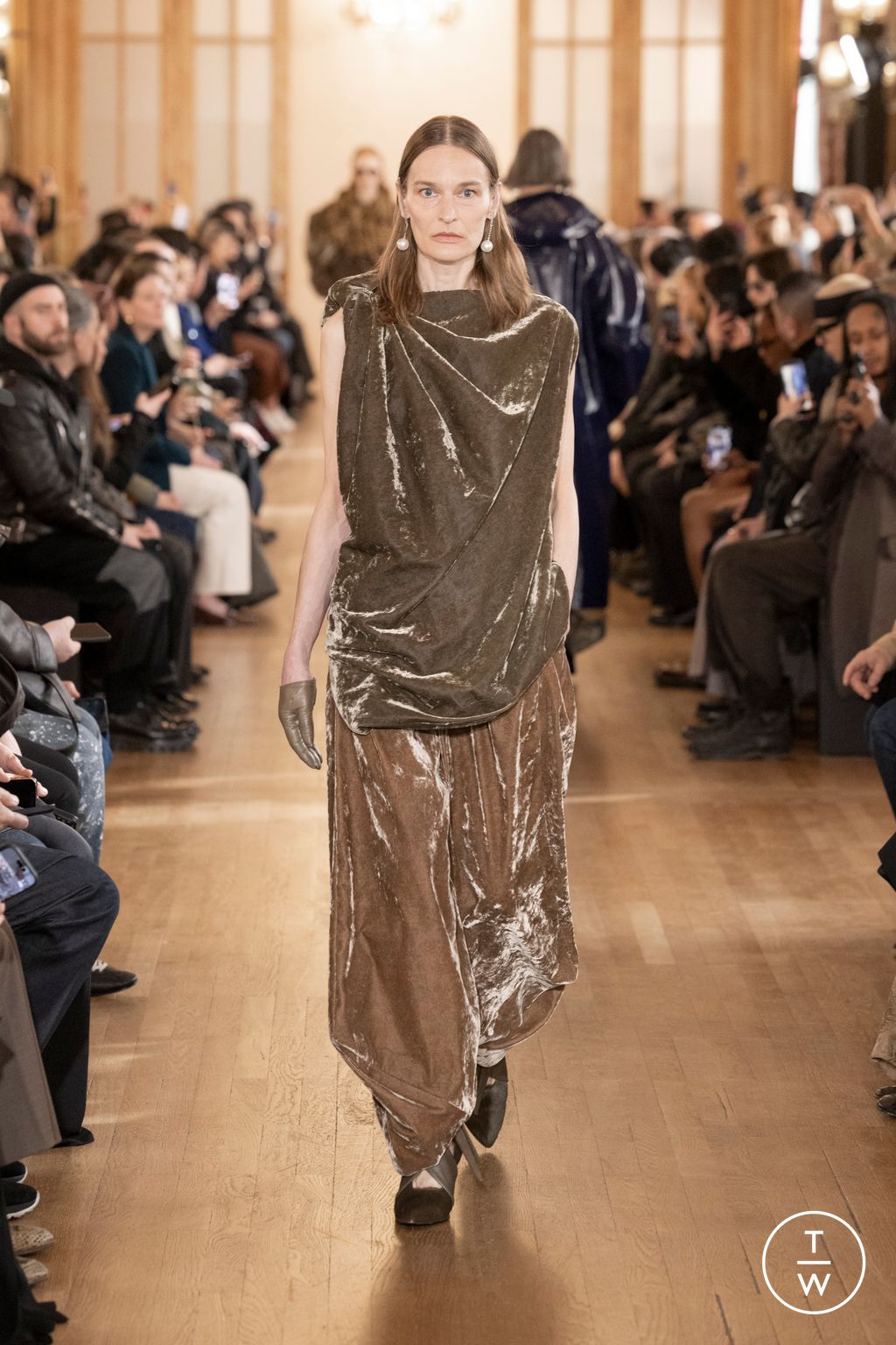 Fashion Week Paris Fall/Winter 2026 look 24 from the Uma Wang collection womenswear