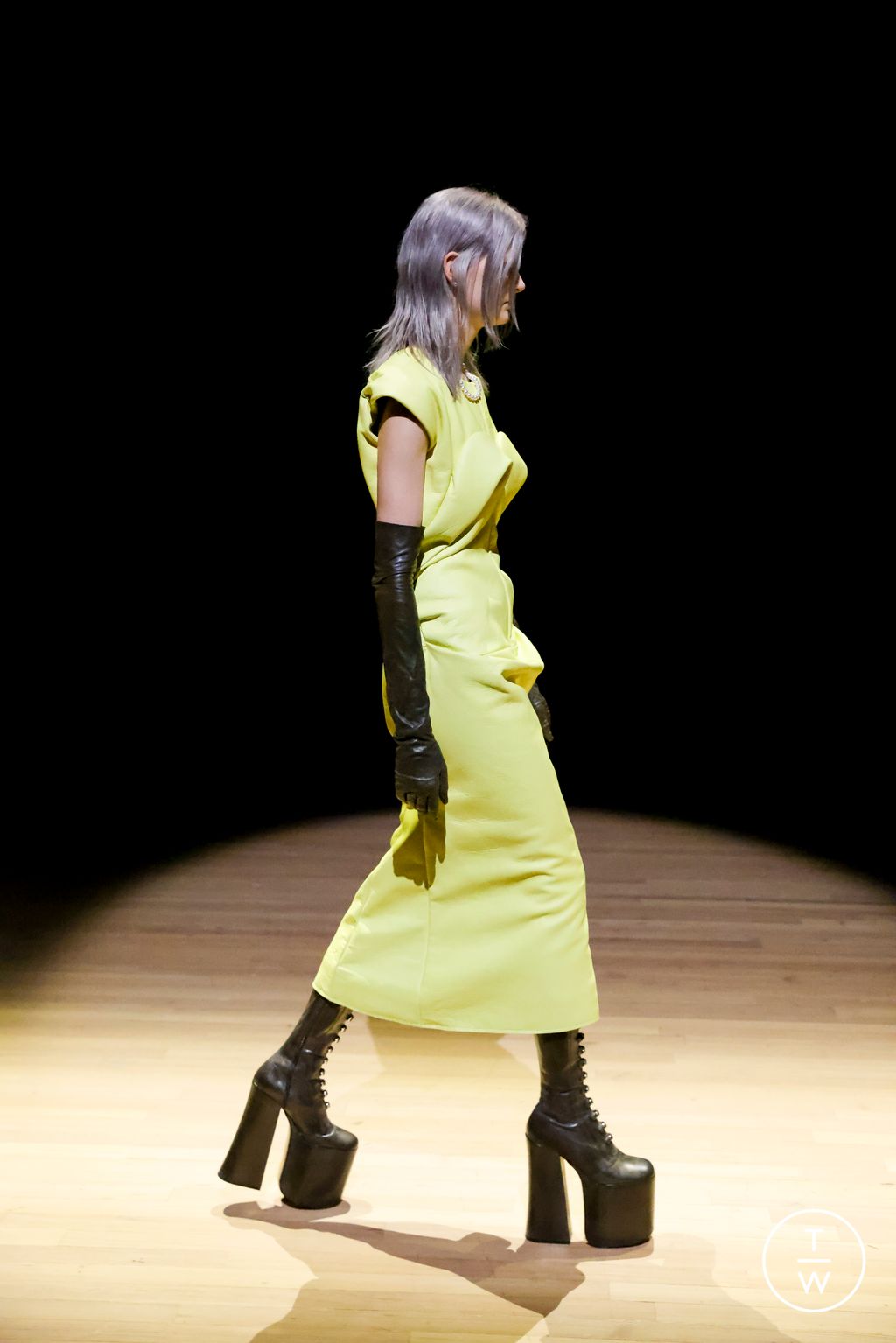 Fashion Week New York Spring/Summer 2023 look 24 de la collection Marc Jacobs womenswear