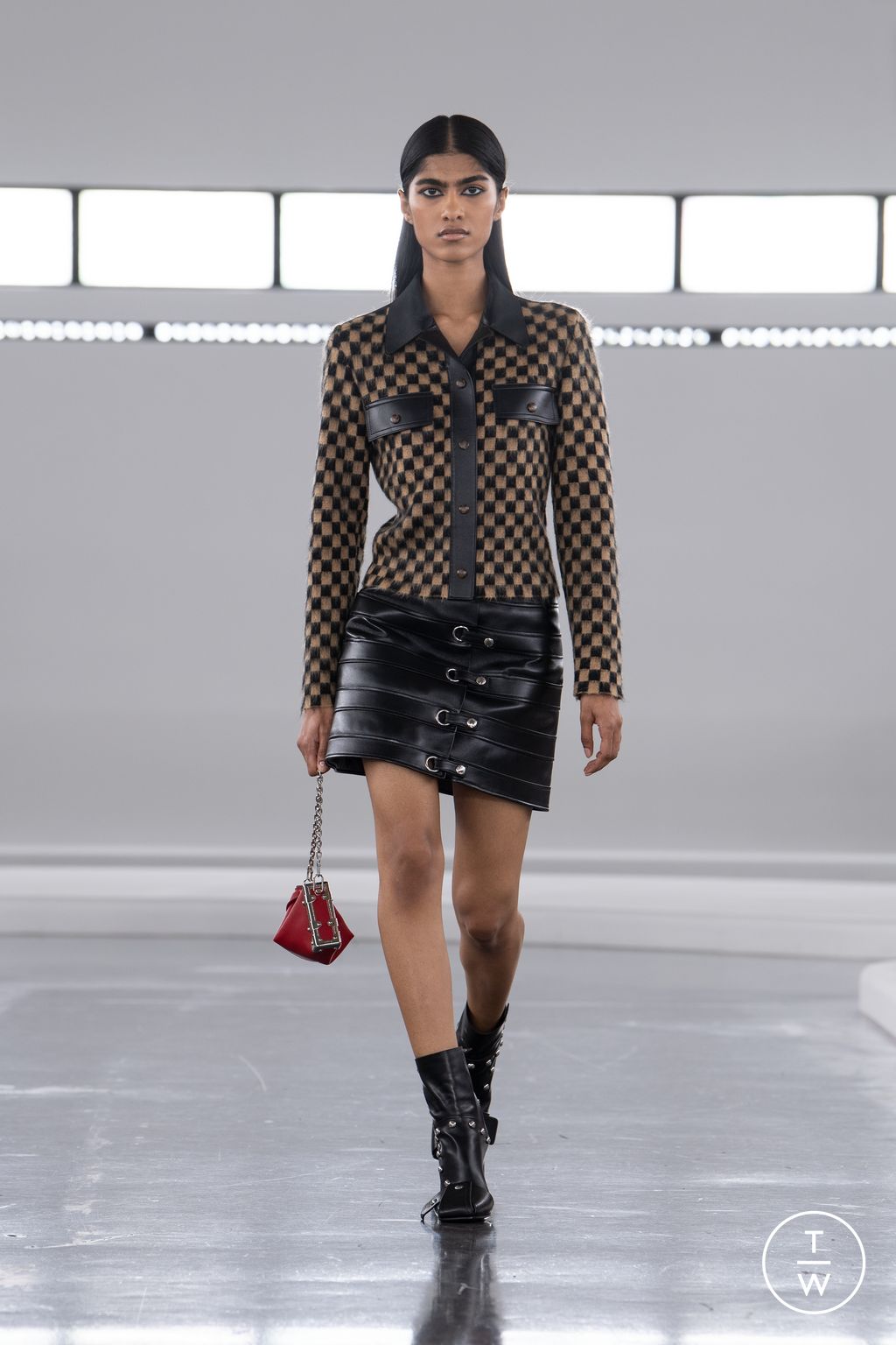 Fashion Week Paris Pre-Fall 2024 look 24 de la collection Louis Vuitton womenswear