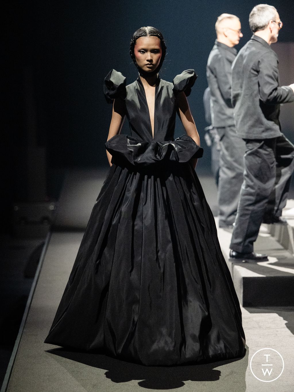 Fashion Week Paris Spring/Summer 2026 look 24 from the Viktor & Rolf collection couture