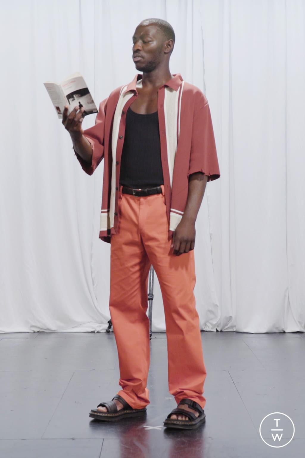 Fashion Week Paris Spring/Summer 2021 look 25 from the Louis Gabriel Nouchi collection 男装