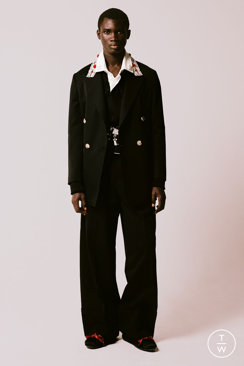 Fashion Week London Fall/Winter 2025 look 25 from the Simone Rocha collection menswear