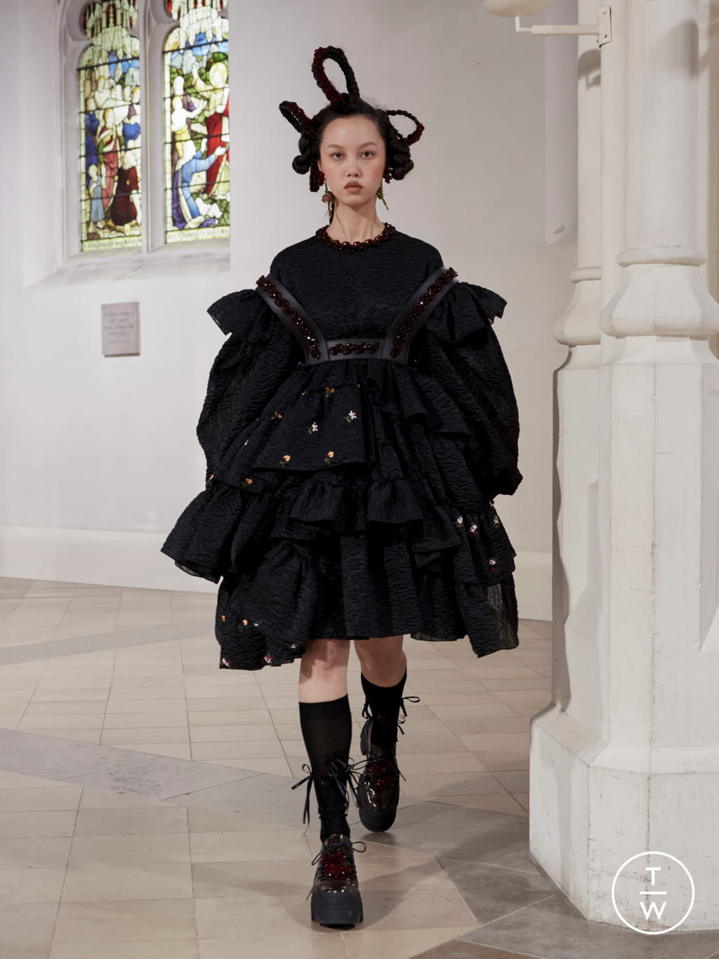 Fashion Week London Fall/Winter 2021 look 25 from the Simone Rocha collection 女装