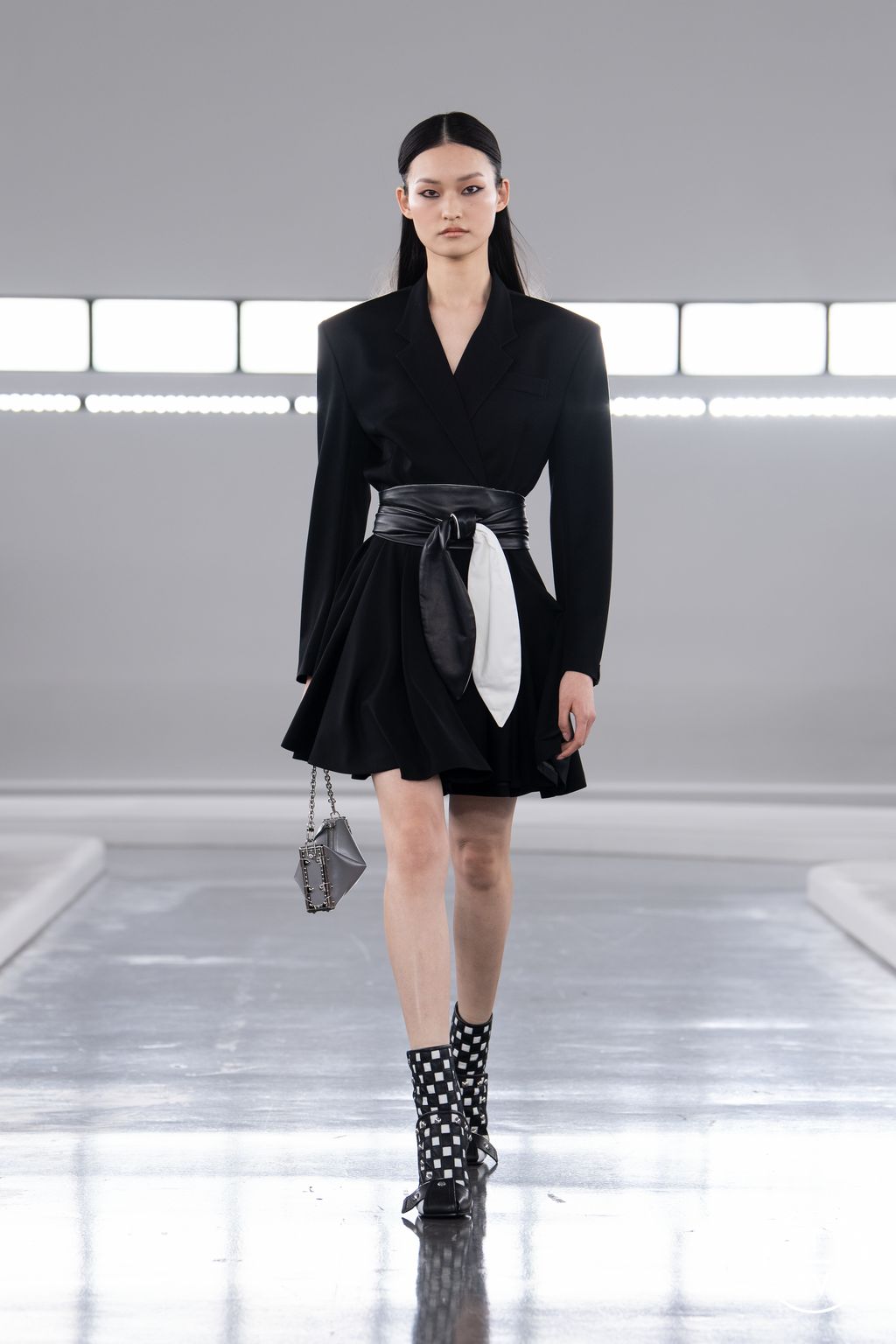Fashion Week Paris Pre-Fall 2024 look 25 de la collection Louis Vuitton womenswear