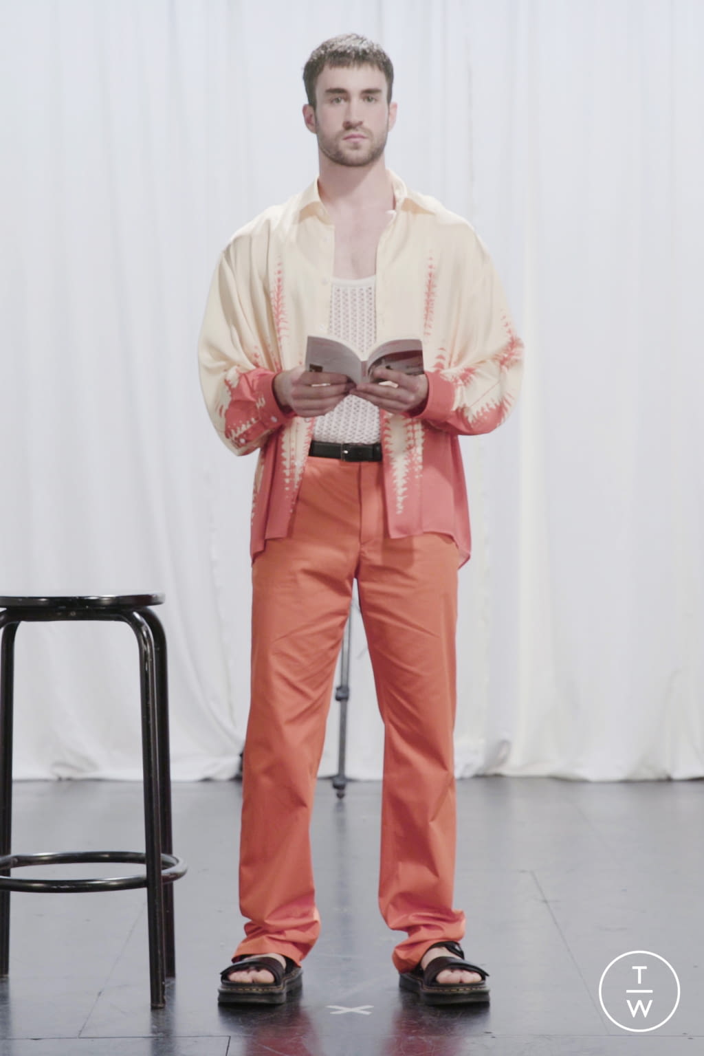 Fashion Week Paris Spring/Summer 2021 look 26 from the Louis Gabriel Nouchi collection 男装