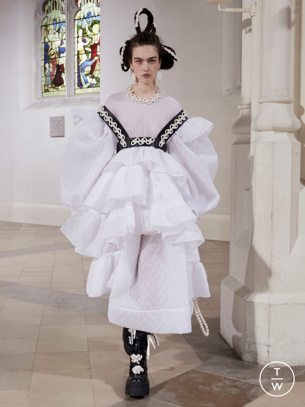 Fashion Week London Fall/Winter 2021 look 26 from the Simone Rocha collection 女装
