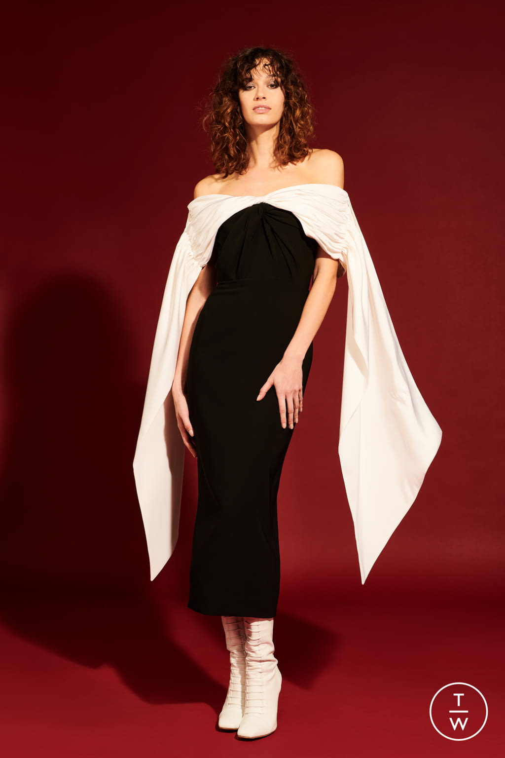 Fashion Week New York Pre-Fall 2022 look 26 from the Christian Siriano collection womenswear
