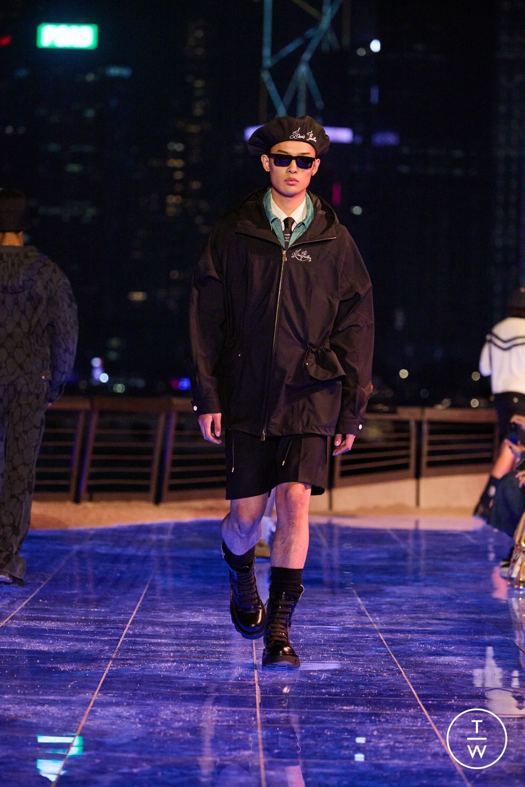 Fashion Week Paris Pre-Fall 2024 look 27 from the Louis Vuitton collection menswear