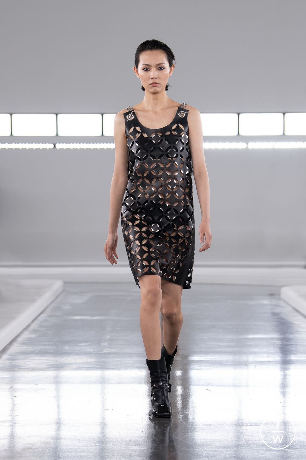 Fashion Week Paris Pre-Fall 2024 look 26 from the Louis Vuitton collection womenswear