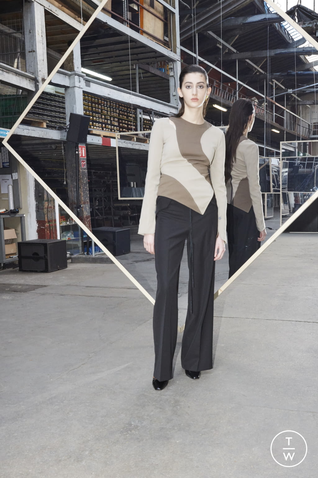 Fashion Week Paris Fall/Winter 2020 look 27 de la collection Maison Kitsuné womenswear