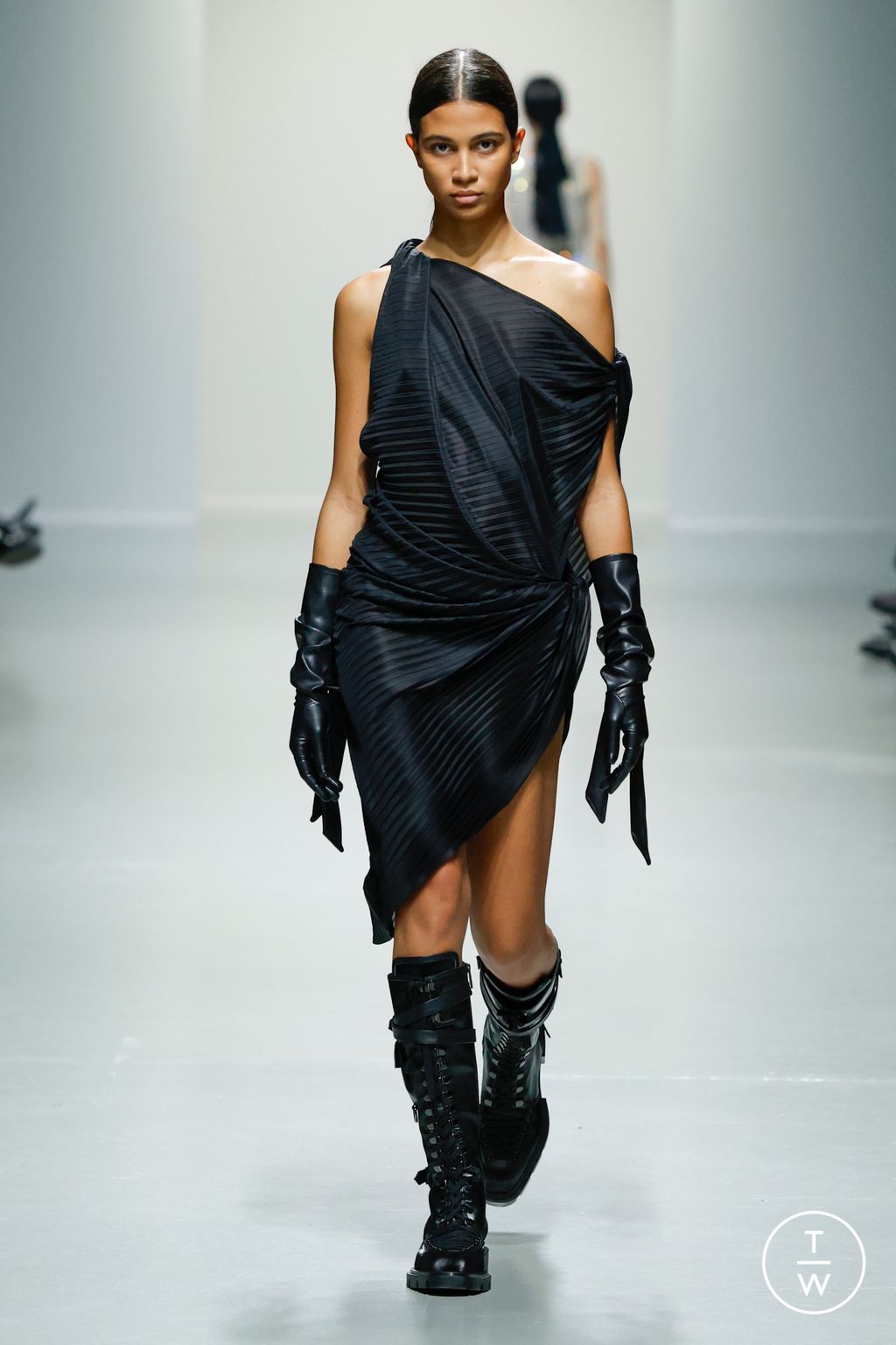 Fashion Week Paris Spring-Summer 2025 look 27 from the Atlein collection womenswear