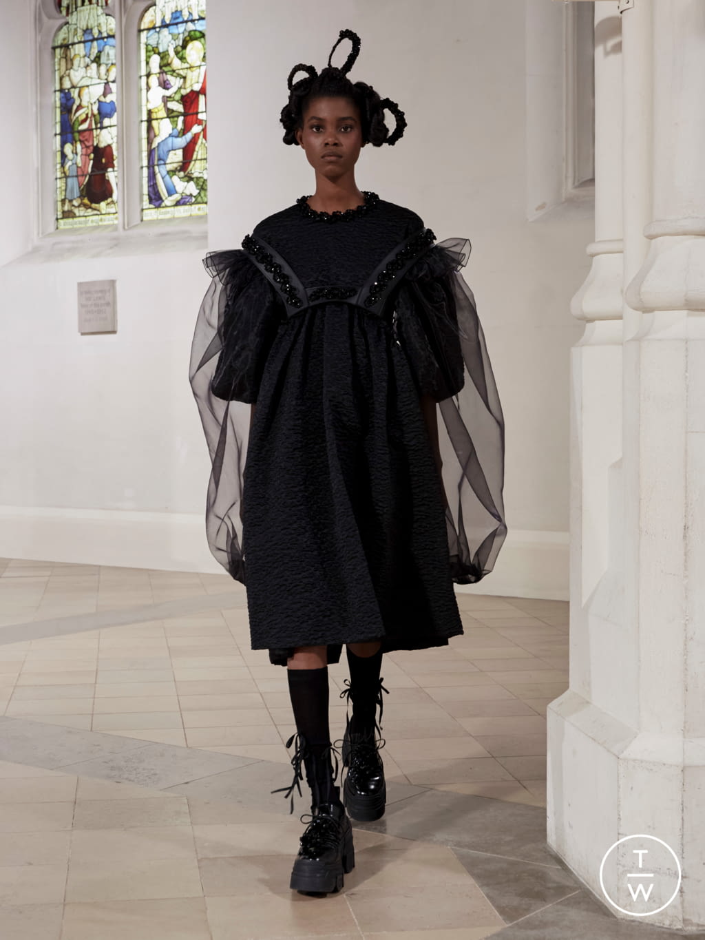 Fashion Week London Fall/Winter 2021 look 27 from the Simone Rocha collection 女装