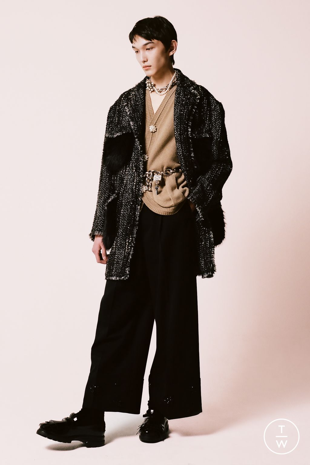 Fashion Week London Fall/Winter 2025 look 27 from the Simone Rocha collection menswear