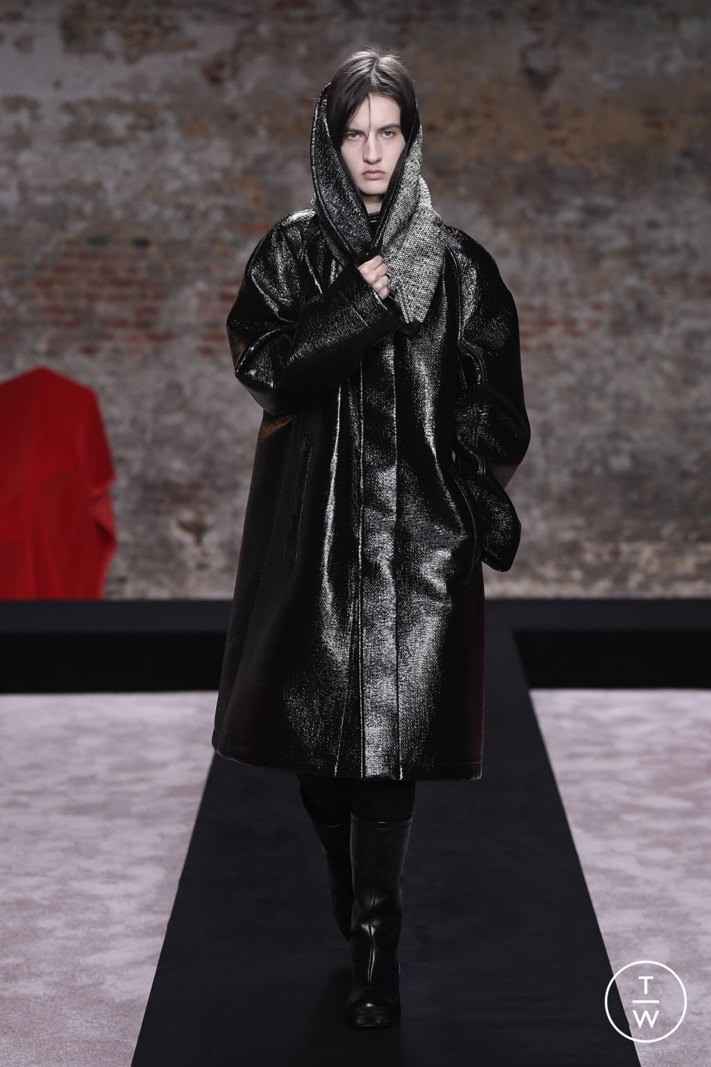 Fashion Week London Fall/Winter 2022 look 28 from the Raf Simons collection 女装