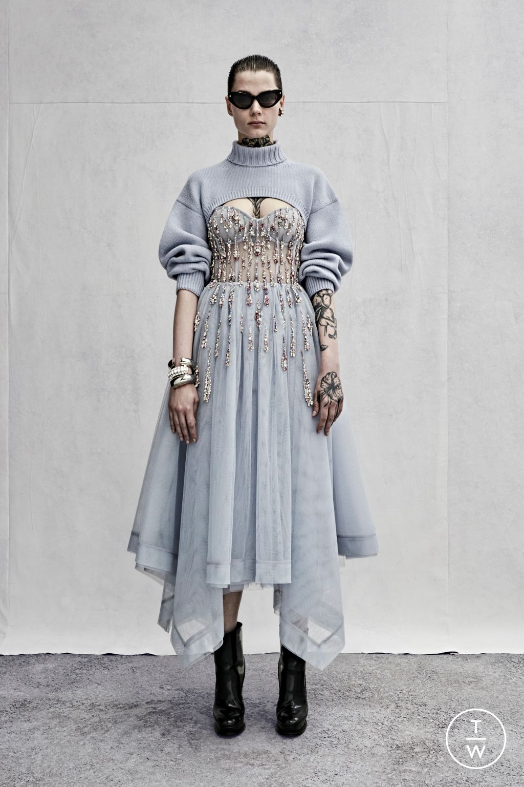 Fashion Week London Resort 2023 look 28 from the Alexander McQueen collection womenswear