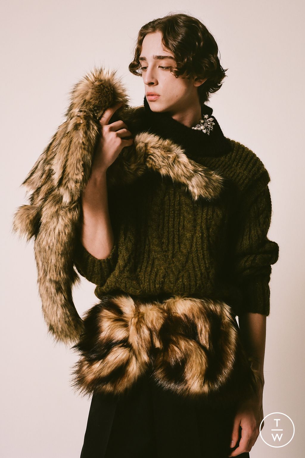 Fashion Week London Fall/Winter 2025 look 28 from the Simone Rocha collection menswear