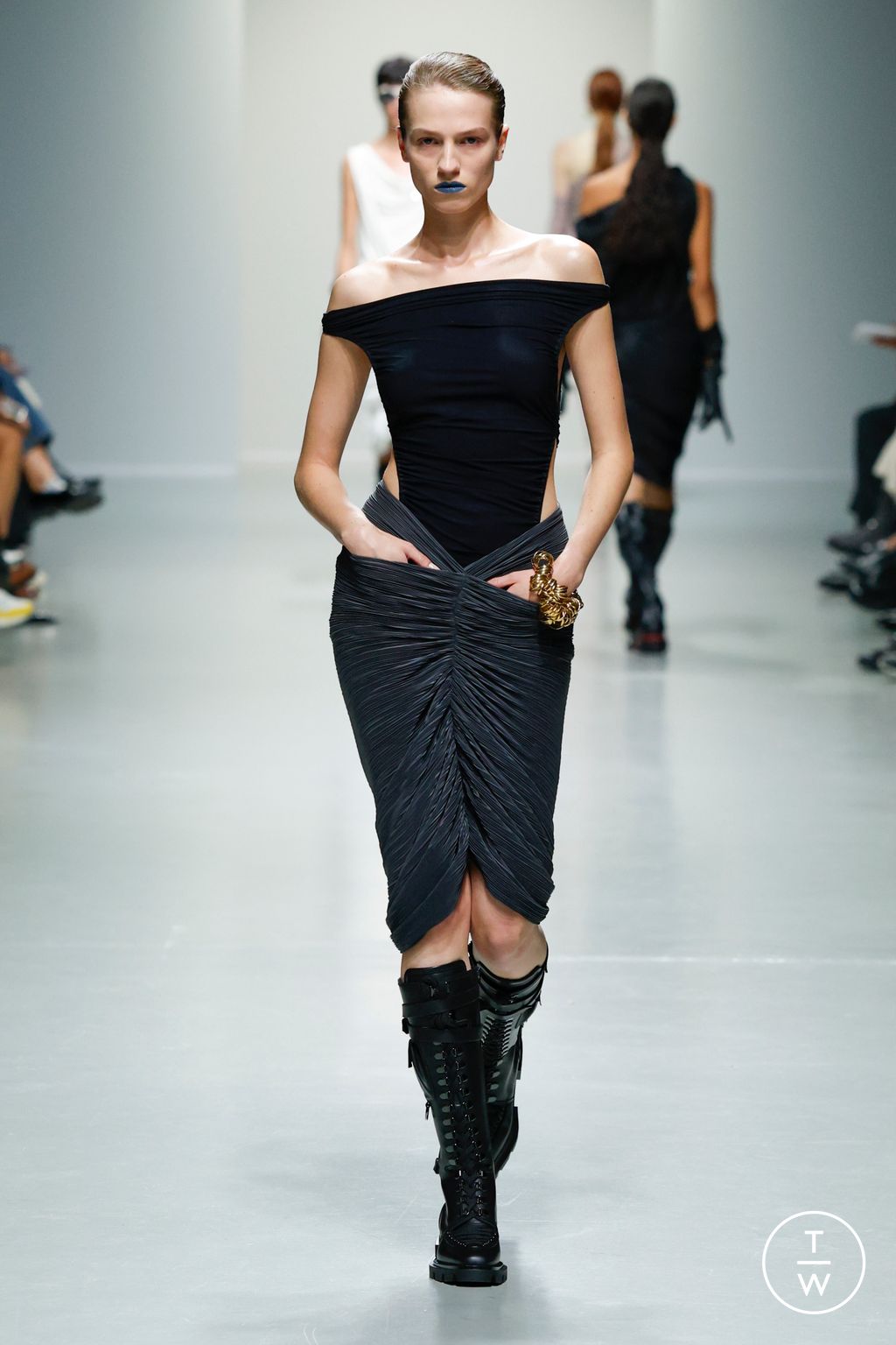 Fashion Week Paris Spring/Summer 2025 look 28 from the Atlein collection 女装