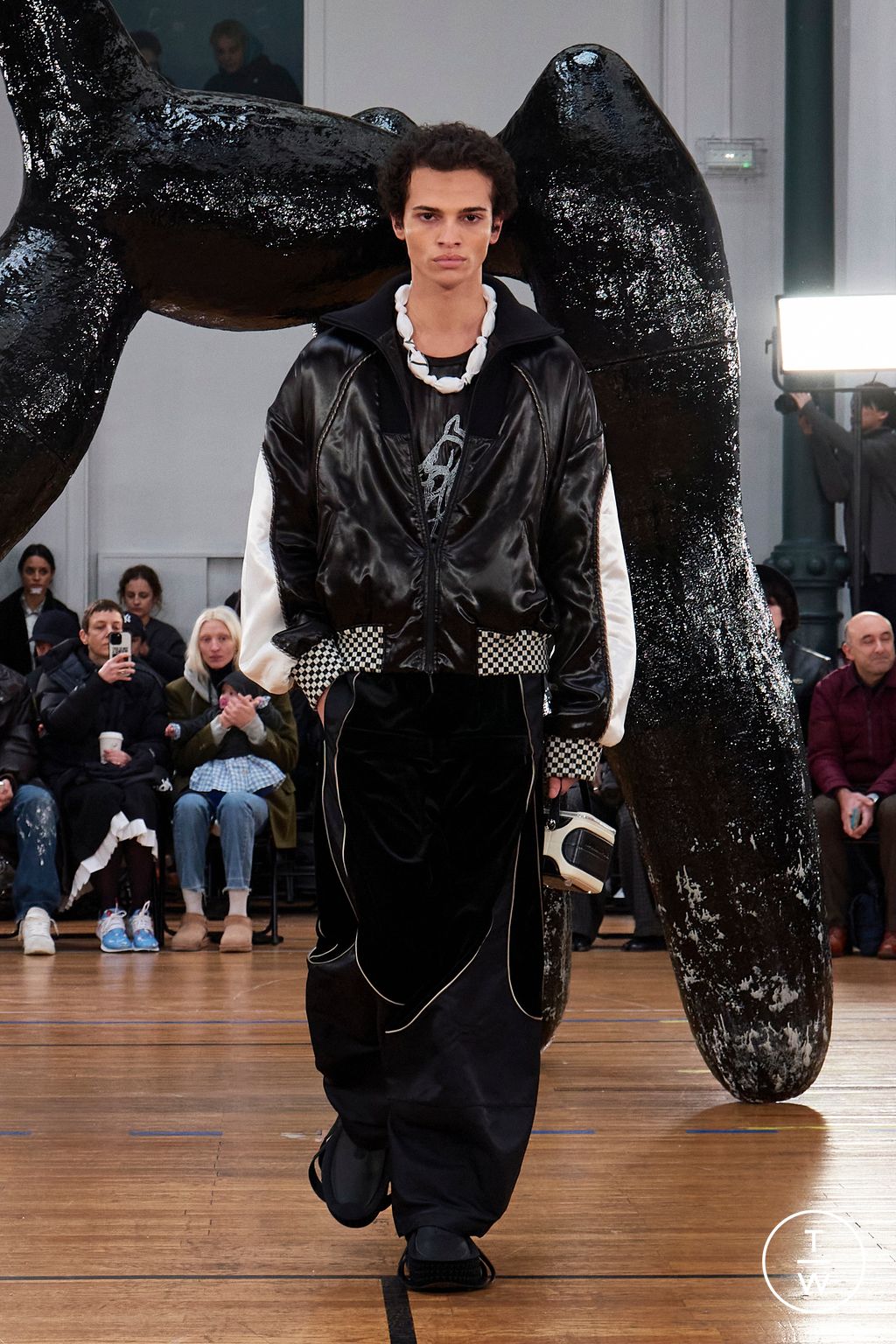 Fashion Week Paris Fall/Winter 2023 look 28 from the Namesake collection 男装