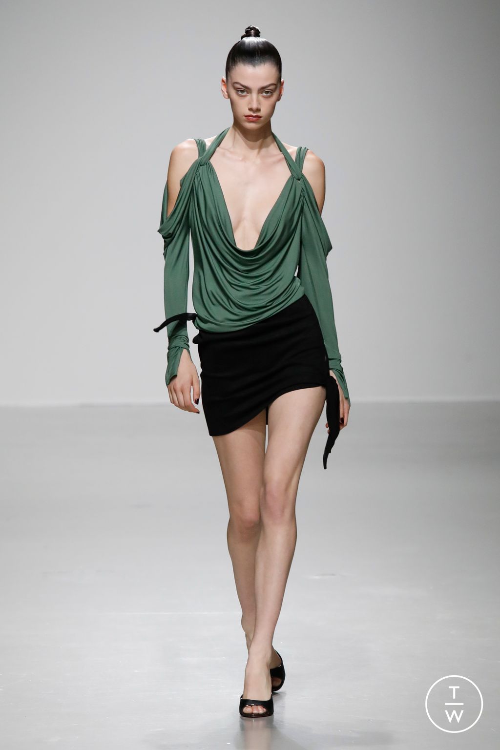 Fashion Week Paris Spring/Summer 2024 look 28 from the Atlein collection womenswear
