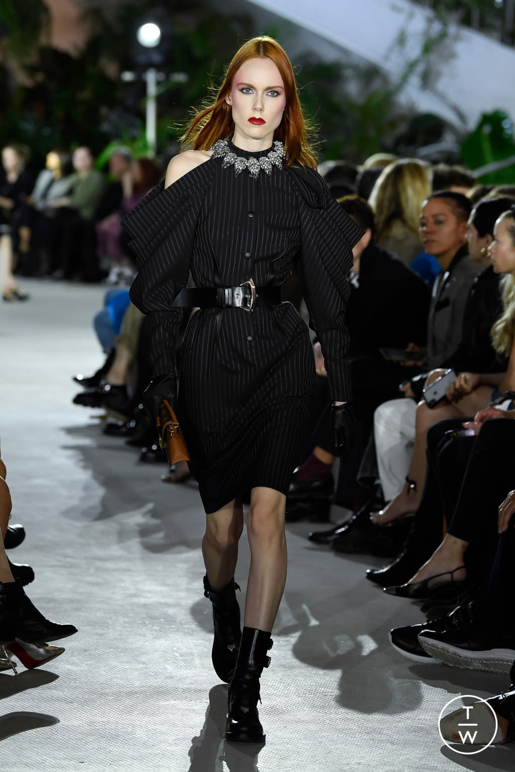 Fashion Week Paris Resort 2020 look 28 from the Louis Vuitton collection 女装