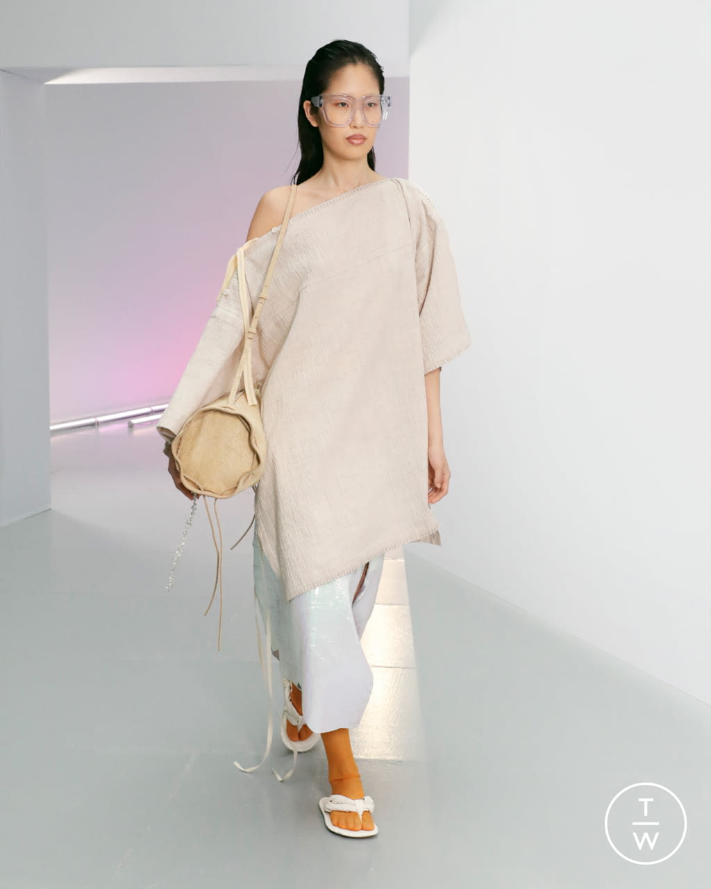 Fashion Week Paris Spring/Summer 2021 look 28 from the Acne Studios collection 女装