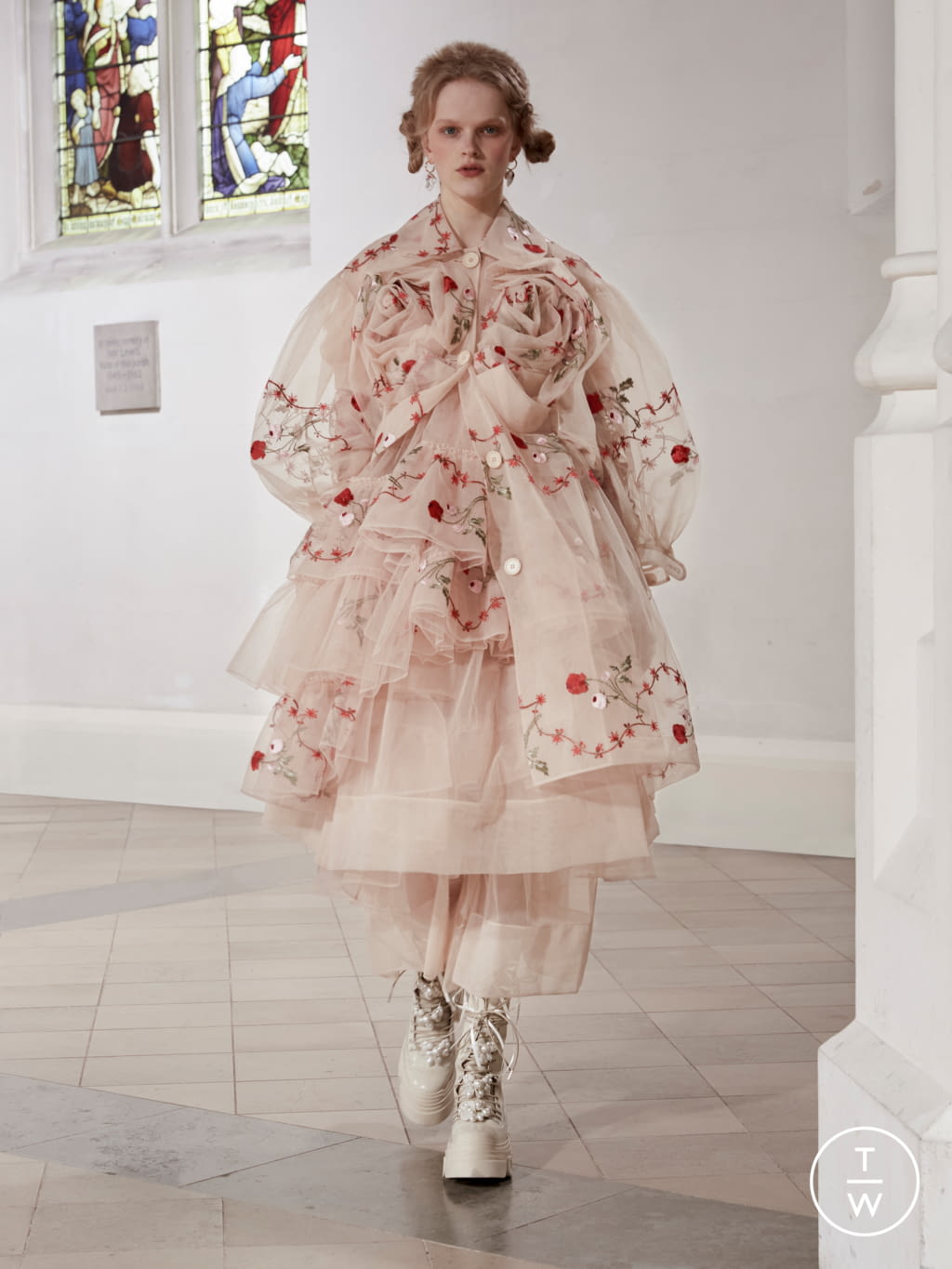 Fashion Week London Fall/Winter 2021 look 29 from the Simone Rocha collection 女装