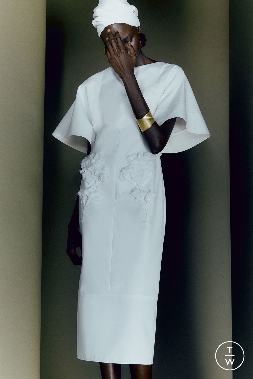 Fashion Week London Pre-Fall 2026 look 2 from the Huishan Zhang collection womenswear