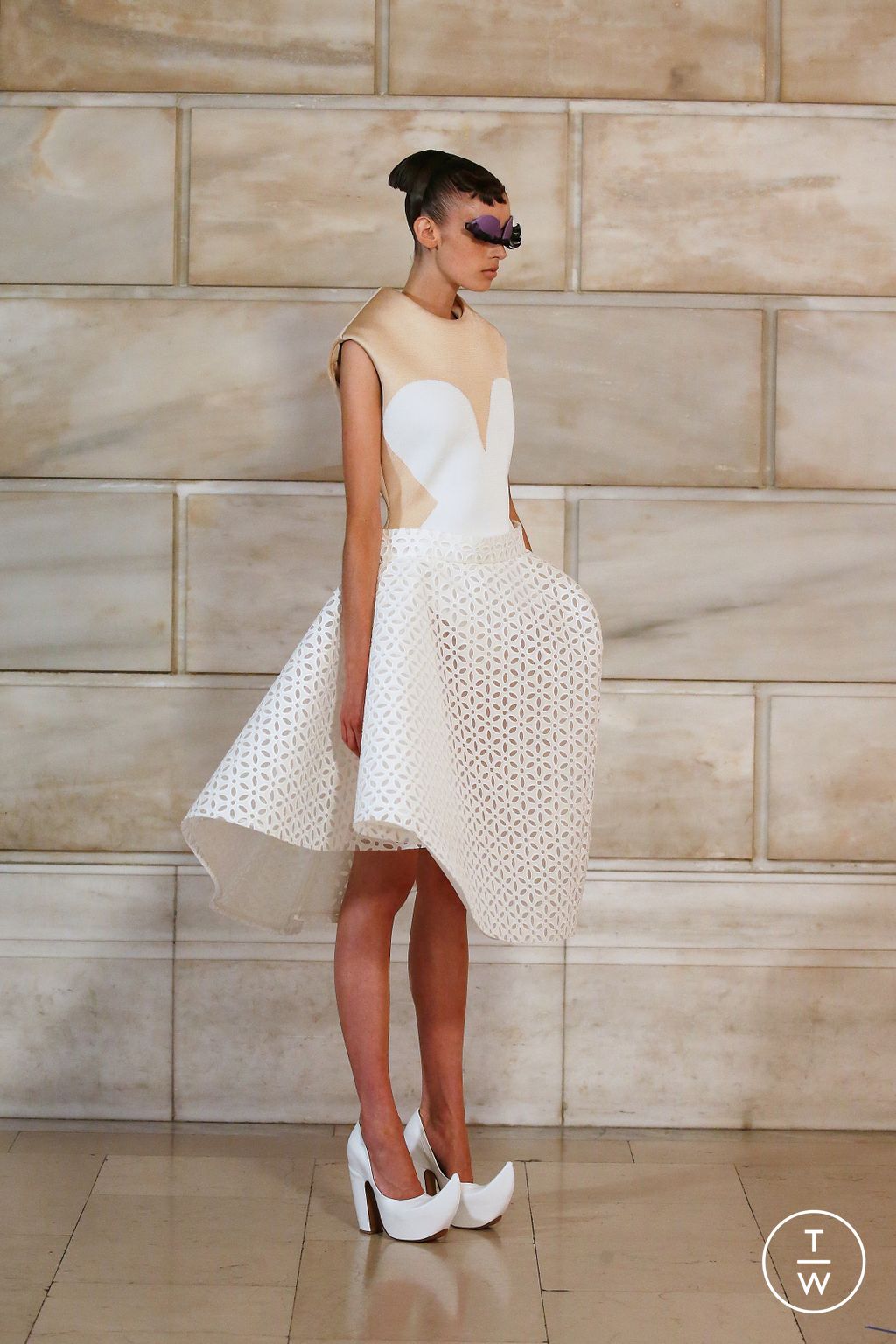 Fashion Week New York Fall/Winter 2024 look 2 de la collection Marc Jacobs womenswear