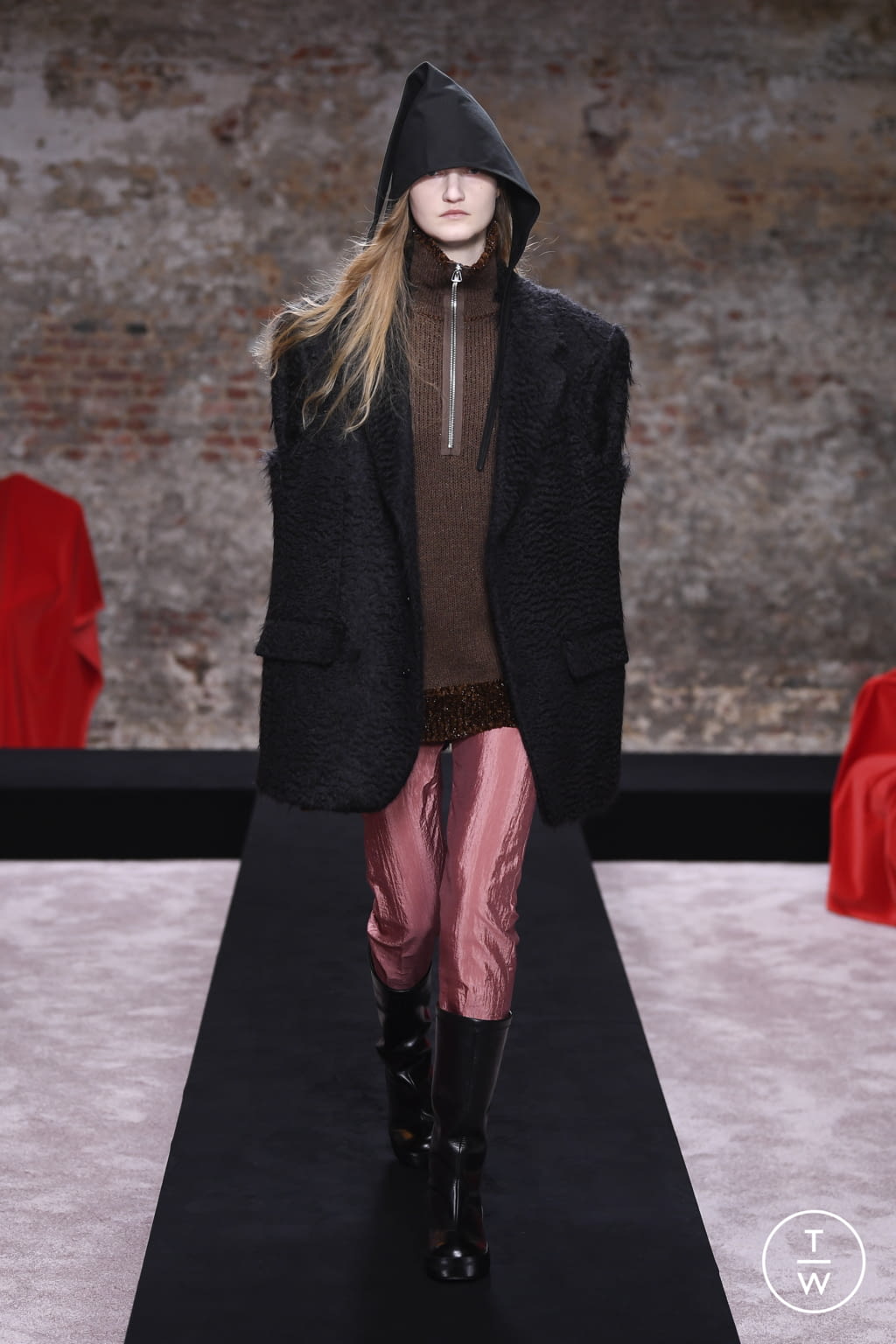 Fashion Week London Fall/Winter 2022 look 3 from the Raf Simons collection 女装