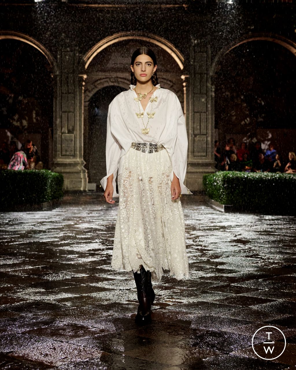 Fashion Week Paris Resort 2024 look 3 from the Christian Dior collection womenswear