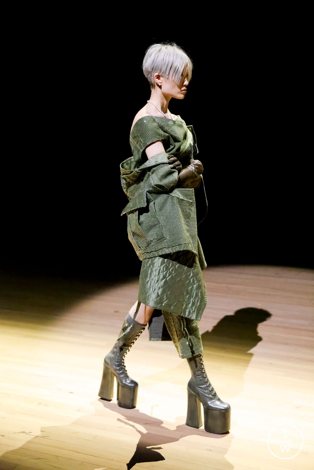 Fashion Week New York Spring/Summer 2023 look 3 from the Marc Jacobs collection womenswear