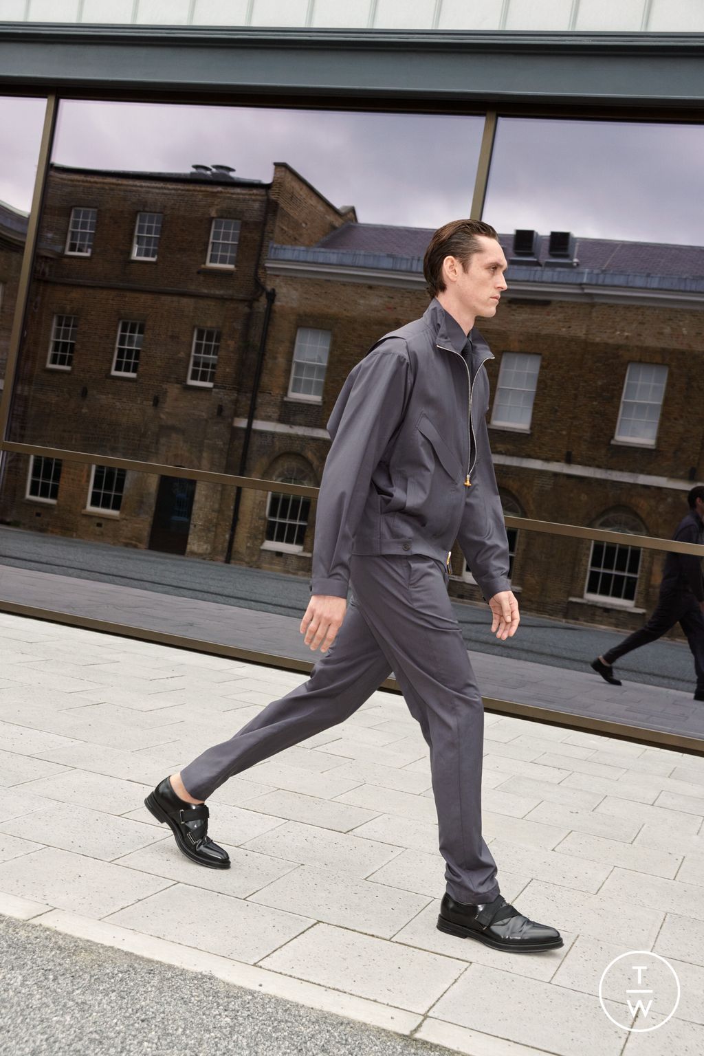 Fashion Week London Spring/Summer 2023 look 3 from the Dunhill collection menswear