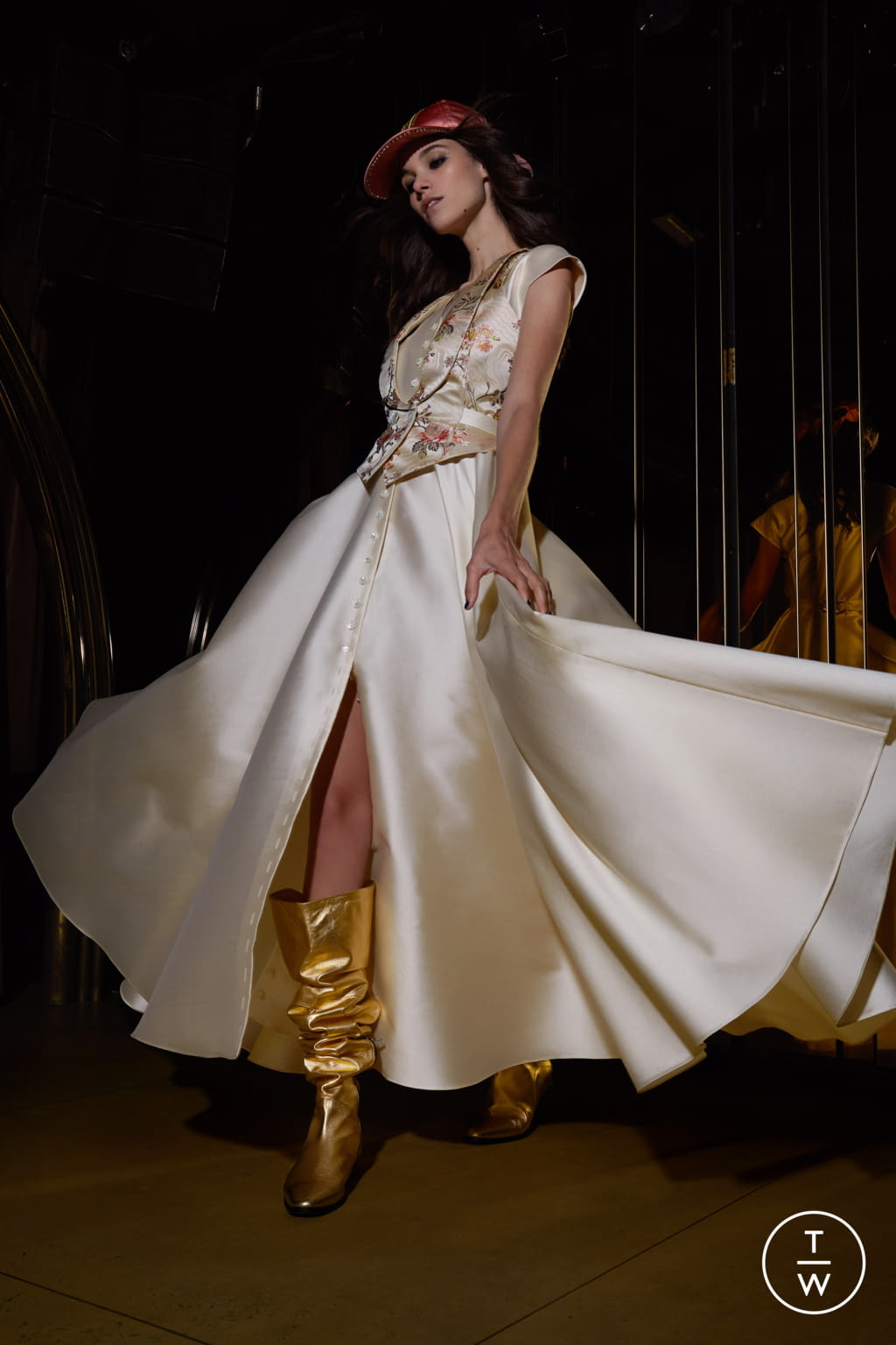 Fashion Week Paris Spring/Summer 2022 look 3 from the Alexis Mabille collection womenswear