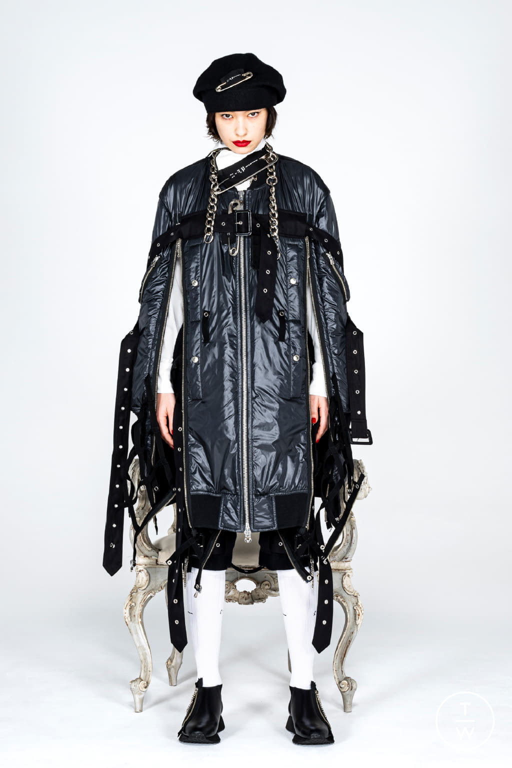 Fashion Week Paris Fall/Winter 2021 look 3 from the Takahiromiyashita The Soloist collection 男装