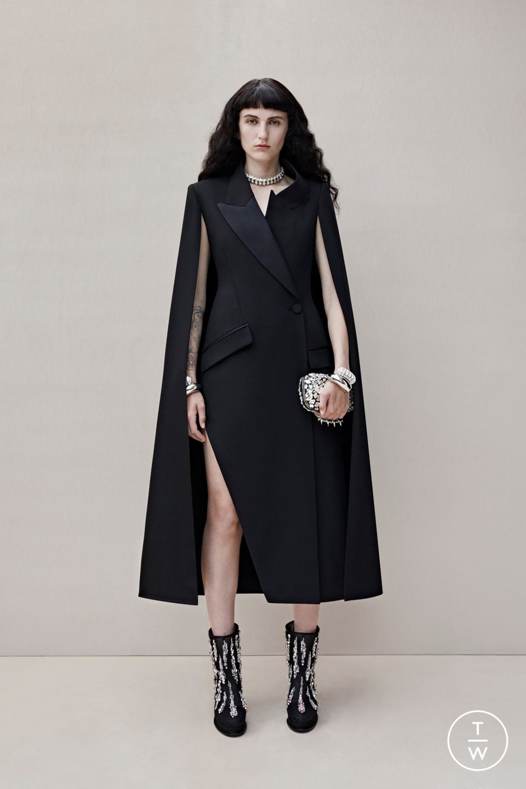 Fashion Week London Resort 2023 look 30 from the Alexander McQueen collection womenswear