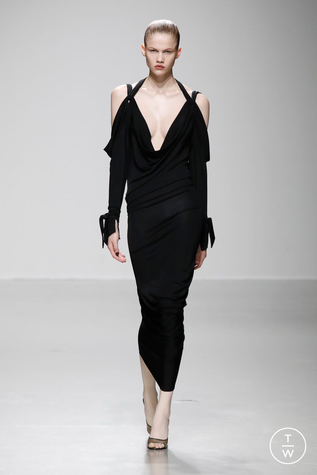Fashion Week Paris Spring/Summer 2024 look 30 de la collection Atlein womenswear