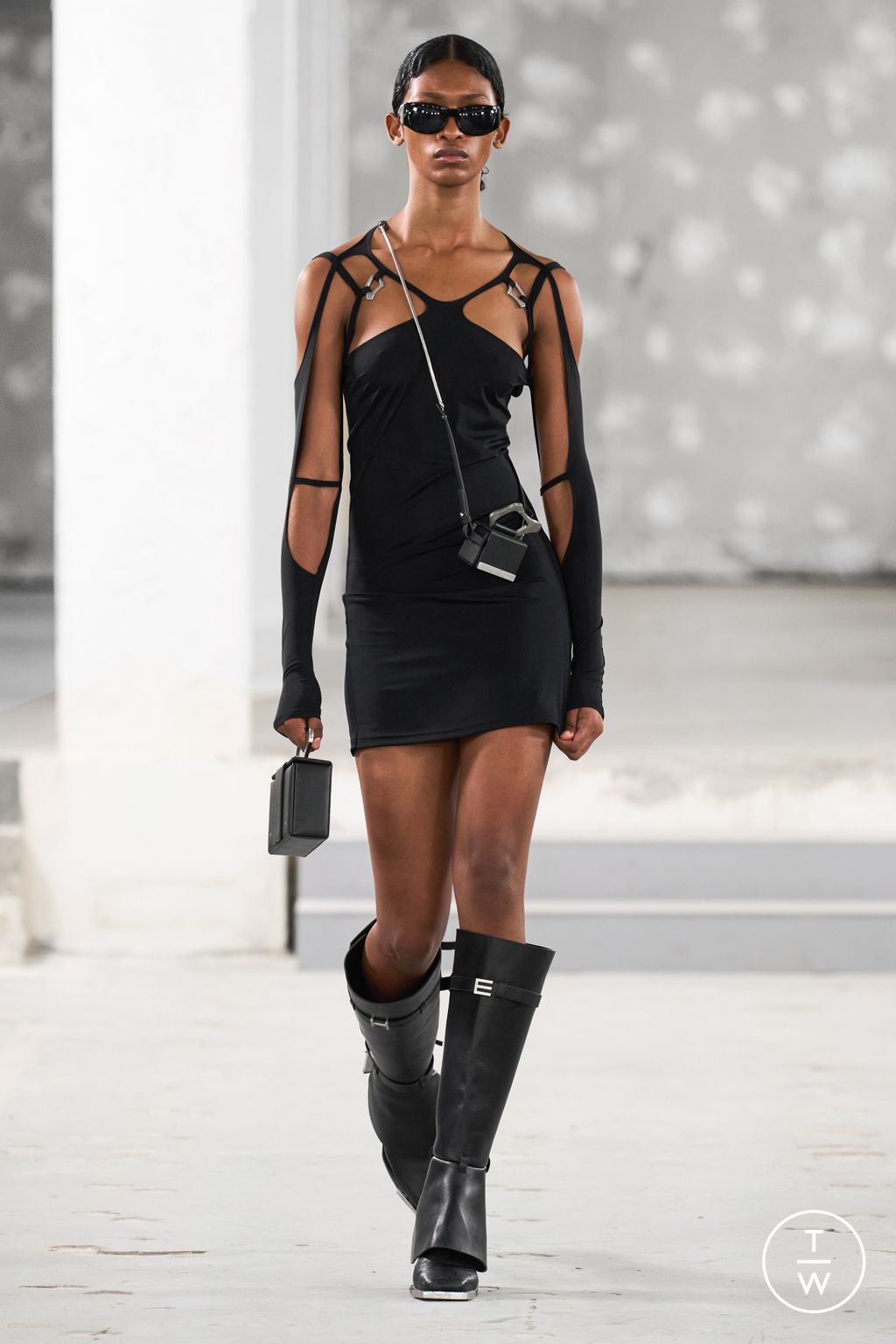 Fashion Week Paris Spring/Summer 2023 look 30 from the Heliot Emil collection 女装