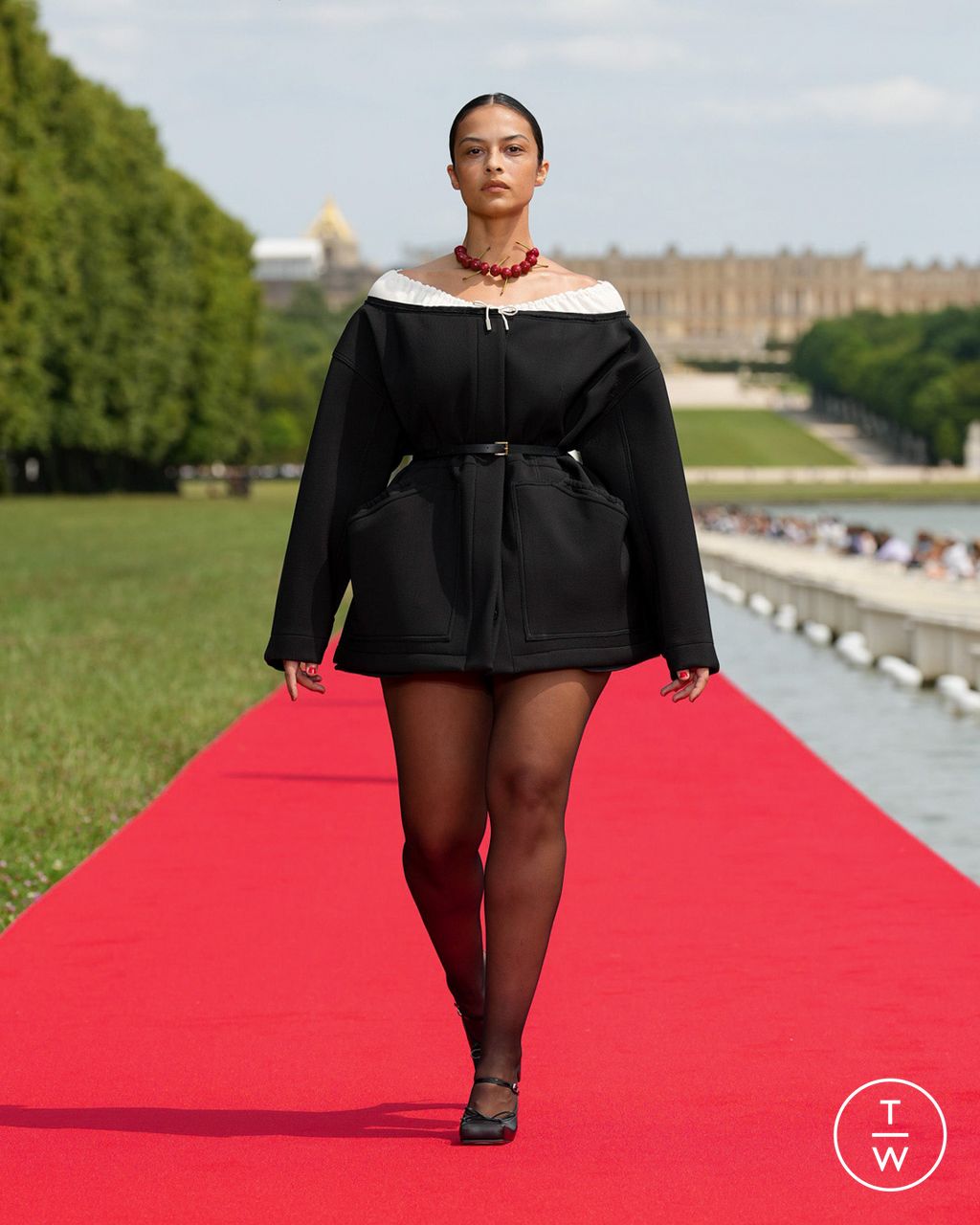 Fashion Week Paris Fall/Winter 2023 look 30 de la collection Jacquemus womenswear