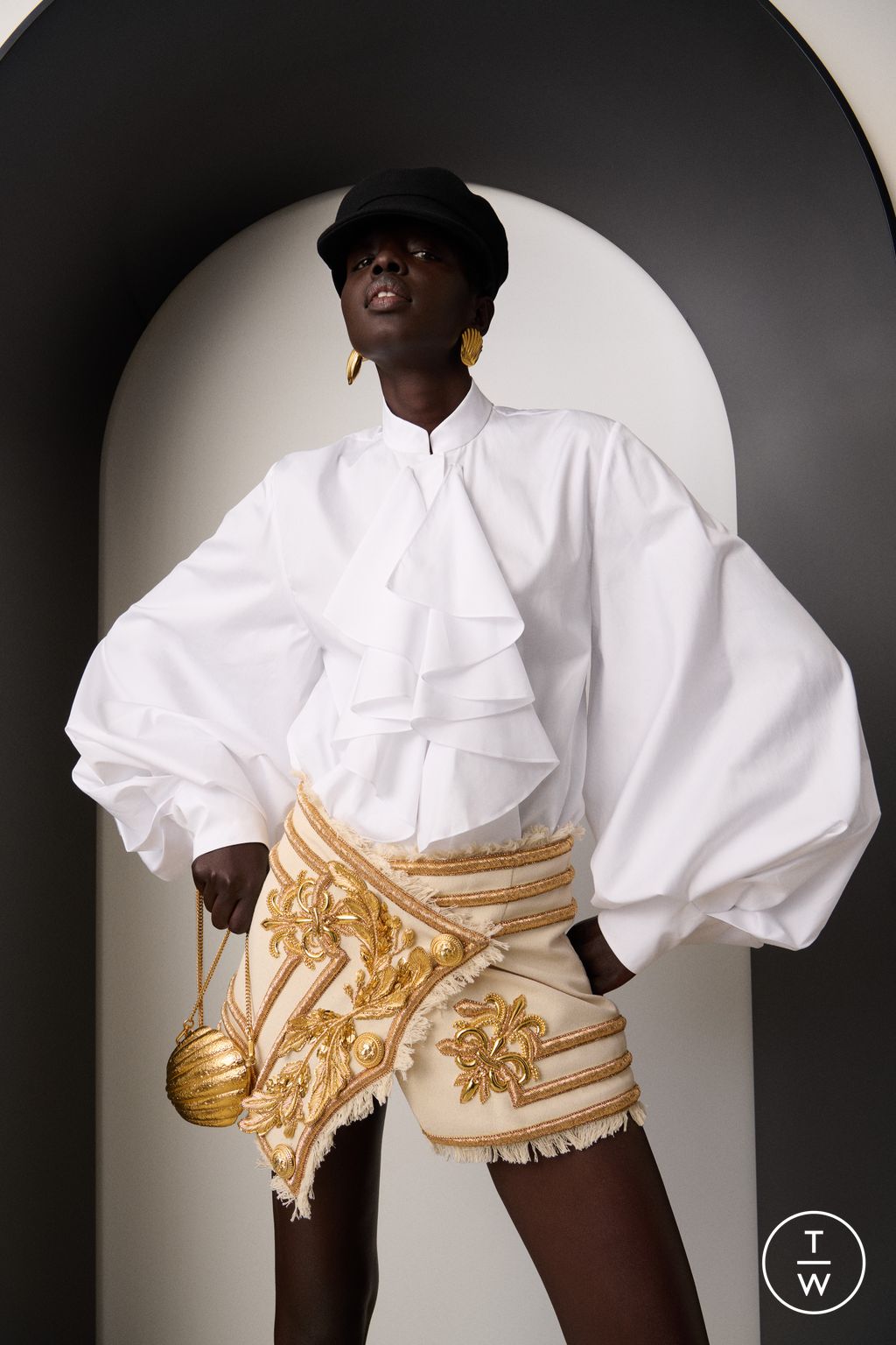 Fashion Week Paris Pre-Fall 2025 look 26 from the Balmain collection 女装