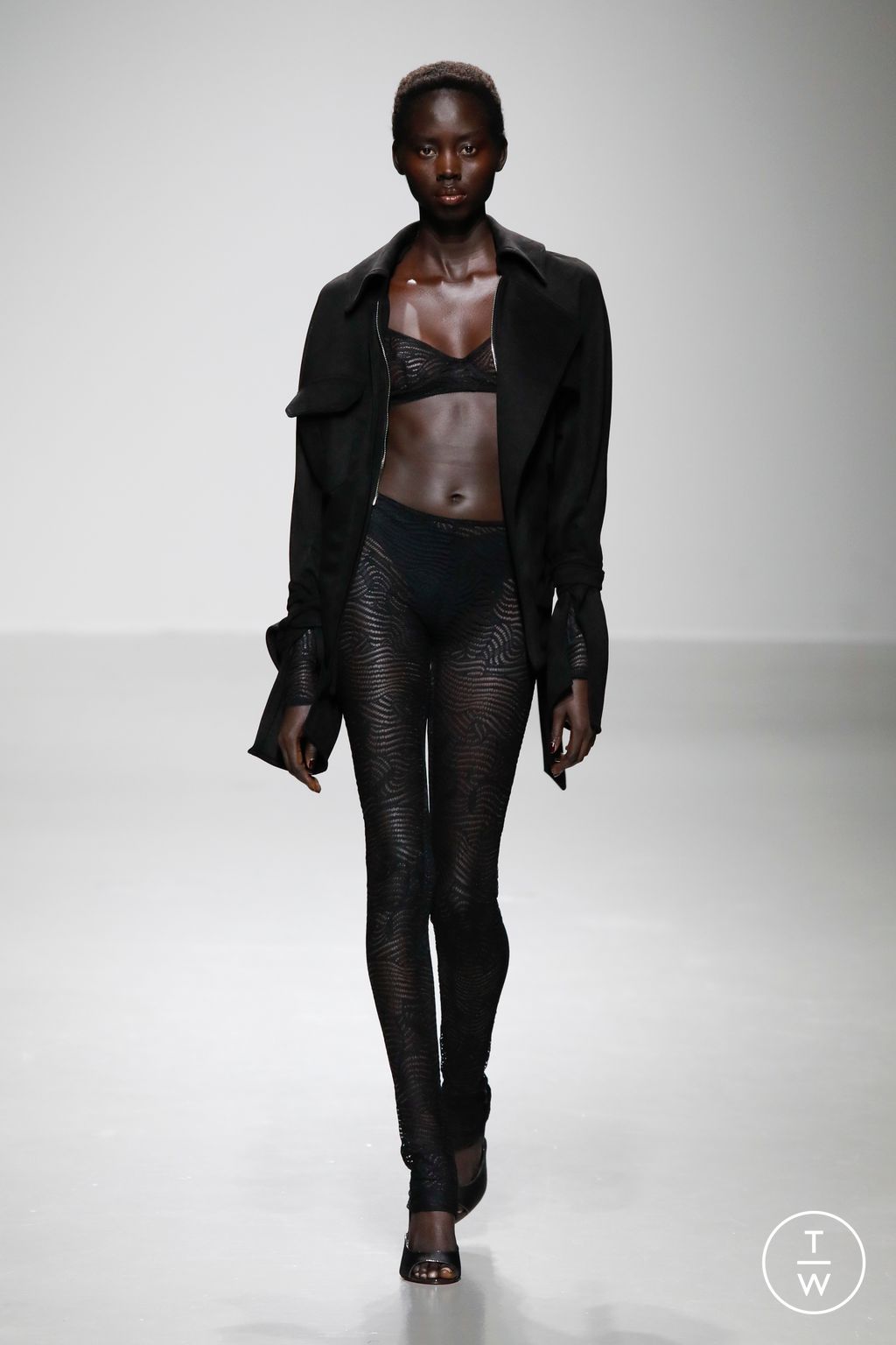 Fashion Week Paris Spring/Summer 2024 look 31 de la collection Atlein womenswear