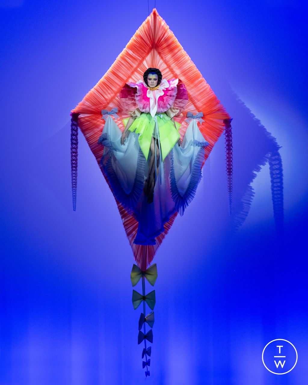 Fashion Week Paris Spring/Summer 2026 look 31 from the Viktor & Rolf collection couture