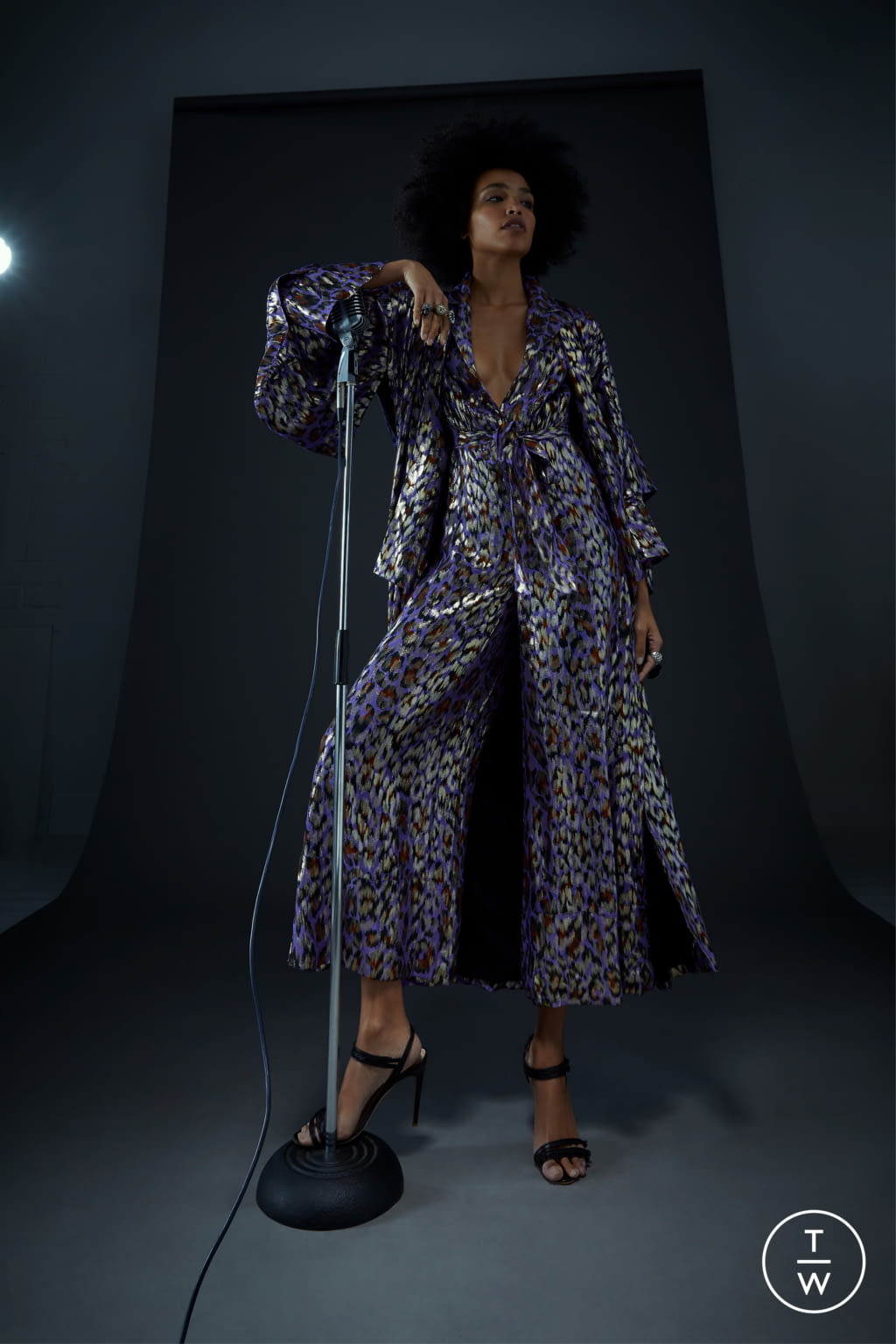 Fashion Week London Fall/Winter 2021 look 32 from the Temperley London collection 女装