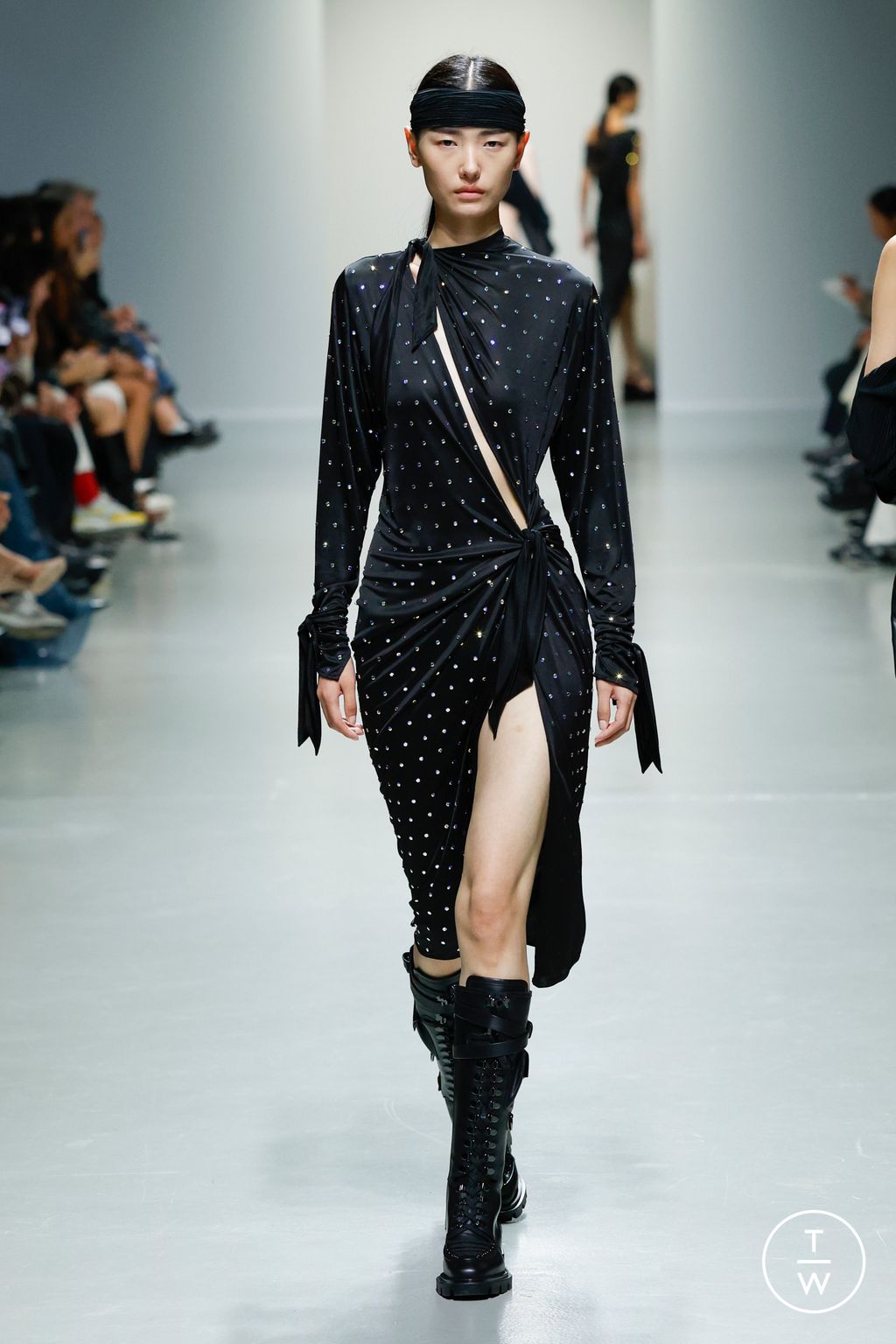 Fashion Week Paris Spring/Summer 2025 look 32 de la collection Atlein womenswear