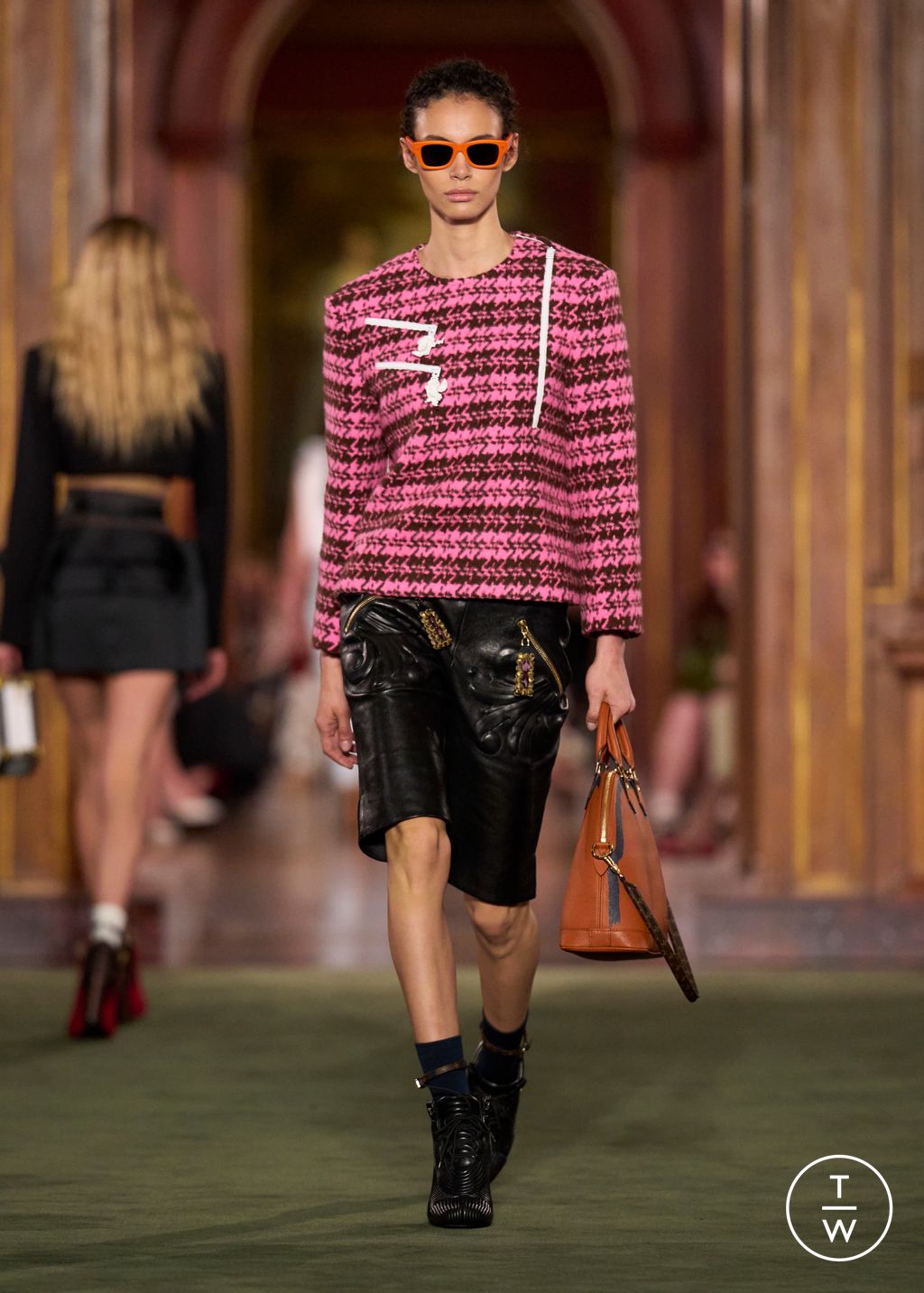 Fashion Week Paris Resort 2027 look 32 from the Louis Vuitton collection womenswear