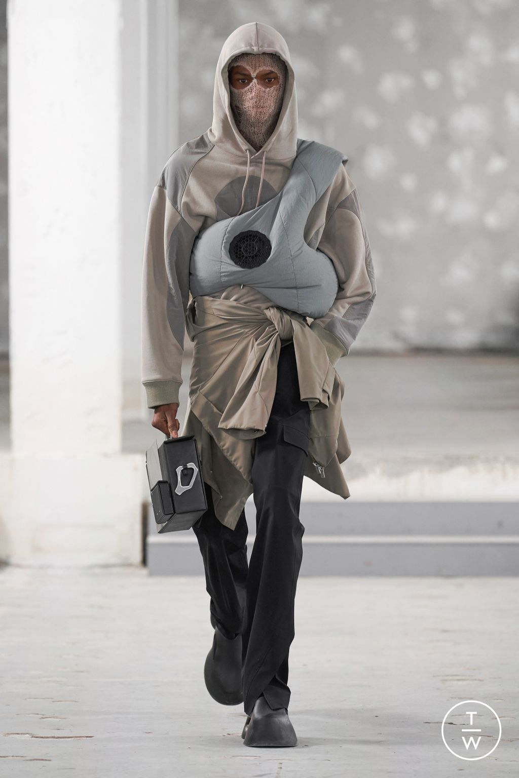 Fashion Week Paris Spring/Summer 2023 look 32 from the Heliot Emil collection womenswear