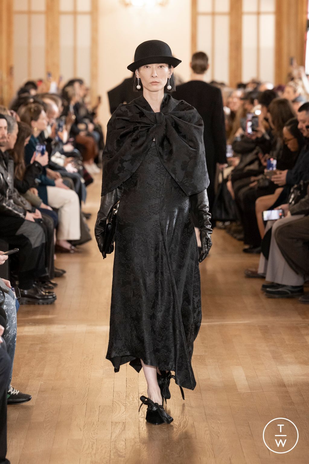 Fashion Week Paris Fall/Winter 2026 look 32 from the Uma Wang collection 女装