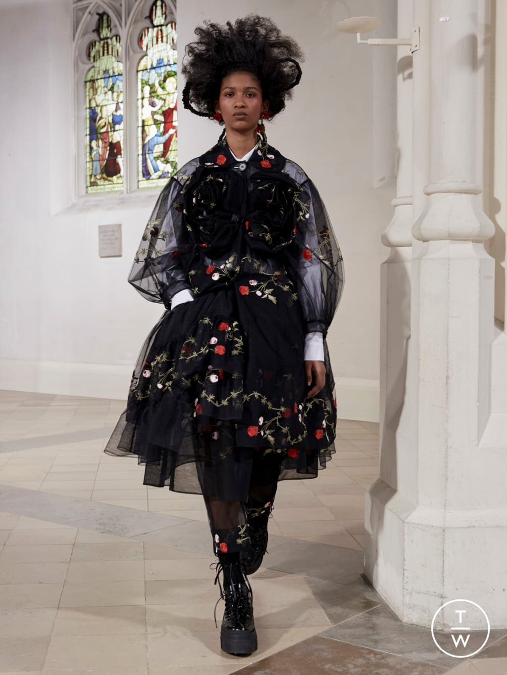 Fashion Week London Fall/Winter 2021 look 32 from the Simone Rocha collection 女装